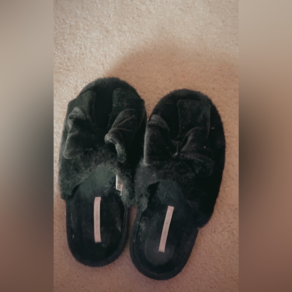 Vs black slippers 💕